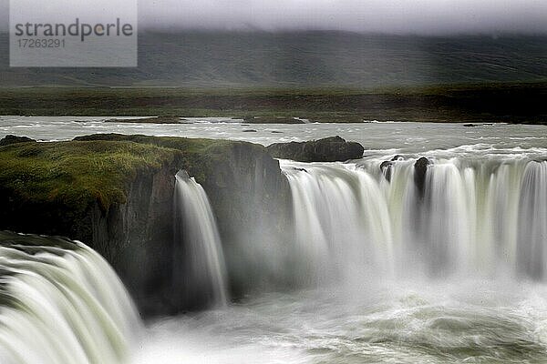Wasserfall  Götterfall  Godafoss  Nord-Island  Island  Europa