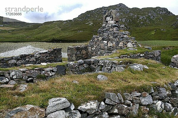 Cottage Ruine  See  grauer Himmel  Dail Beag  Isle of Lewis  Äußere Hebriden  Western Isles  Hebriden  Schottland  Großbritannien  Europa