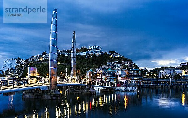 Brücke über Torquay Marina  Torquay  Devon  England  Großbritannien  Europa