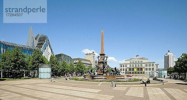 Augustusplatz mit Mendebrunnen  Universität Krochhochhaus und Oper  Leipzig  Sachsen  Deutschland  Europa