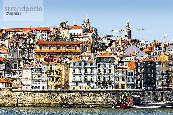 Historische Häuser der schönen Stadt Porto  Region Nord  Portugal  Europa