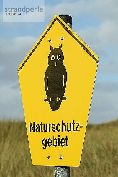 Schild Naturschutzgebiet bei Vogelkoje  Insel Amrum  Nordfriesische Inseln  Schleswig-Holstein  Deutschland  Europa