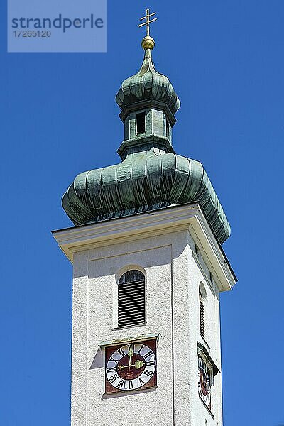 Kirchturm mit Turmuhr  römisch-katholische Pfarrkirche St. Joseph in Tutzing  Oberbayern  Bayern  Deutschland  Europa