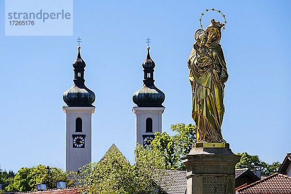 Marienfigur  Patrona-Bavariae bei der römisch-katholischen Pfarrkirche St. Joseph in Tutzing  Oberbayern  Bayern  Deutschland  Europa