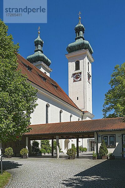 Römisch-katholische Pfarrkirche St. Joseph in Tutzing  Oberbayern  Bayern  Deutschland  Europa