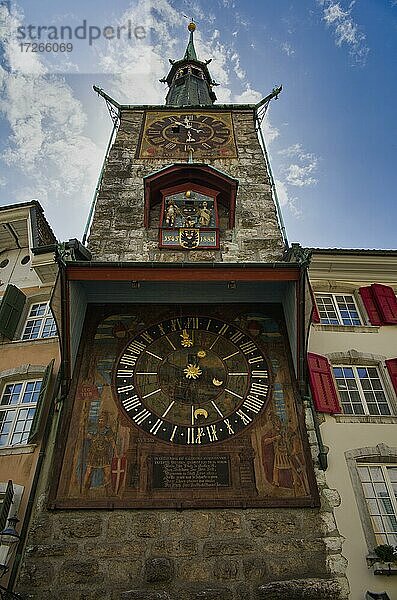 Astronomische Uhr am Zeitglockenturm  auch Roter Turm  Märetplatz  Marktplatz  Solothurn  Schweiz  Europa