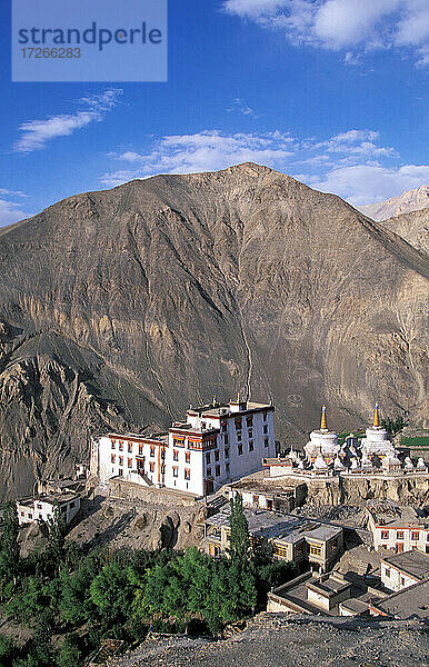 Indien  Ladakh  Bezirk Leh  Lamayuru  buddhistisches Lamayuru-Kloster im Himalaya