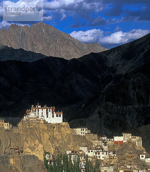 Indien  Ladakh  Bezirk Leh  Lamayuru  buddhistisches Lamayuru-Kloster im Himalaya