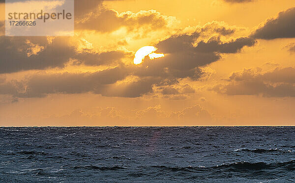 USA  Florida  Boca Raton  Sonnenaufgang über dem Meer