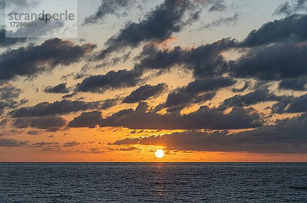 USA  Florida  Boca Raton  Sonnenaufgang über dem Meer
