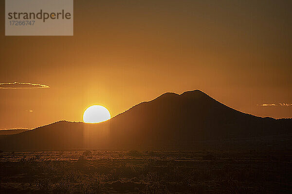 USA  New Mexico  Santa Fe  Sonnenuntergang über Cerrillos Hills State Park