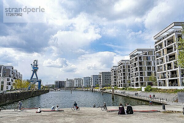 Eigentumswohnungen im Neubaugebiet Hafeninsel Mitte am Alten Hafen in Offenbach am Main  Hessen  Deutschland  Europa