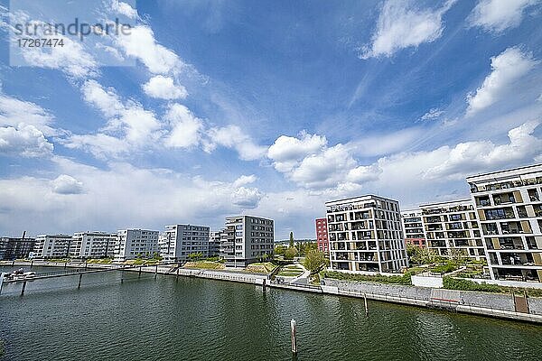 Eigentumswohnungen im Neubaugebiet Hafeninsel Mitte am Alten Hafen in Offenbach am Main  Hessen  Deutschland  Europa