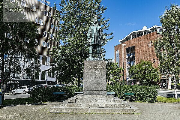 Roald-Amundsen-Denkmal  Tromso  Norwegen  Europa