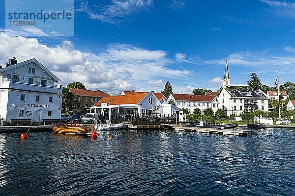 Hafen der Küstenstadt Lillesand  Norwegen  Europa