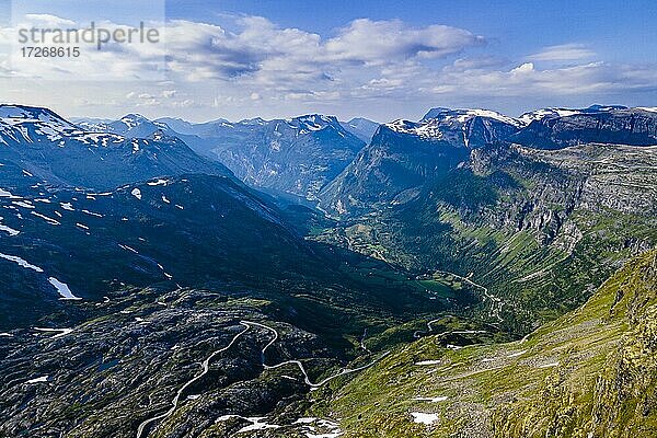 Blick über den Geirangerfjord  Sunmore  Norwegen  Europa