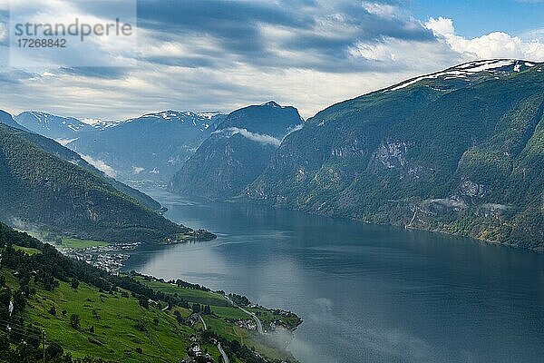 Blick über den Aurlandsfjord  Aurland  Norwegen  Europa