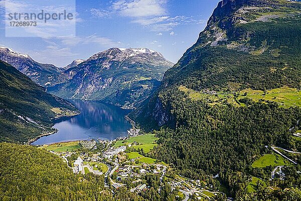 Blick über den Geirangerfjord  Sunmore  Norwegen  Europa