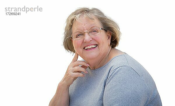 Schöne ältere Frau Porträt vor einem weißen Hintergrund