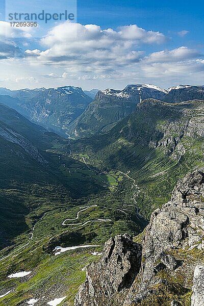 Luftaufnahme vom Geirangerfjord  Sunmore  Norwegen  Europa