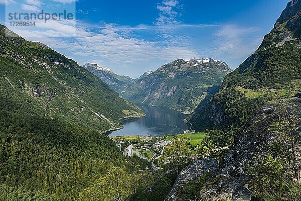 Blick über den Geirangerfjord  Sunmore  Norwegen  Europa