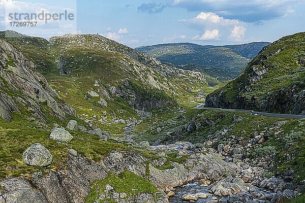 Berglandschaft über Lystrefjord  Norwegen  Europa