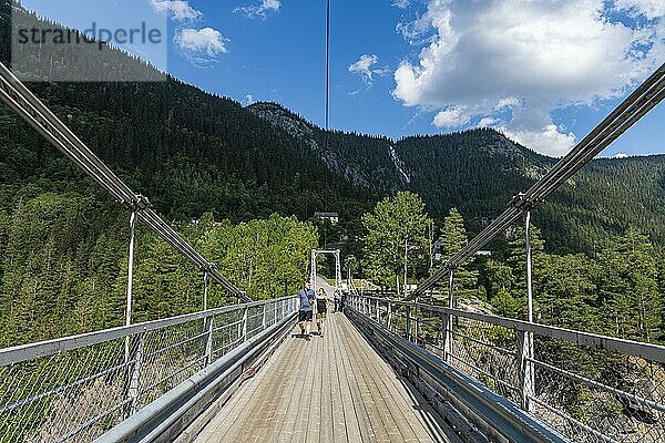 Brücke zum Hyroelektrischen Kraftwerk  Unesco-Weltkulturerbe Industriegebiet Rjukan-Notodden  Norwegen  Europa