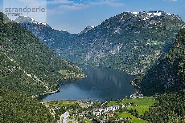 Blick über den Geirangerfjord  Sunmore  Norwegen  Europa