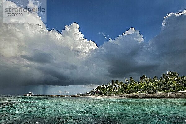 Gewitterstimmung  Wakatobi Dive Resort  Sulawesi  Indonesien  Asien
