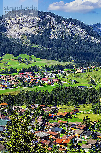 Österreich  Tirol  Gran  Dorf im Tannheimer Tal im Sommer
