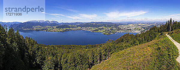 Panoramablick auf den Traunsee  Gmunden  Grunberg  altmunster  Salzkammergut  Oberösterreich  Österreich