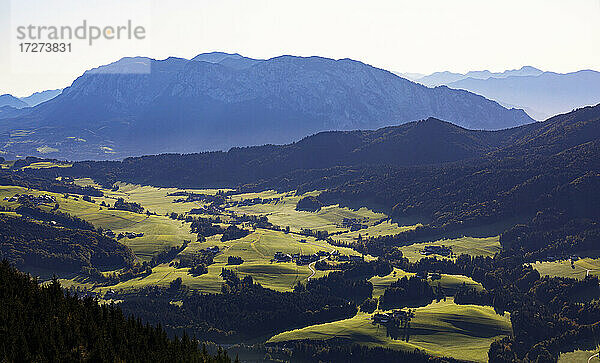 Blick auf die Landschaft im Salzkammergut  Österreich