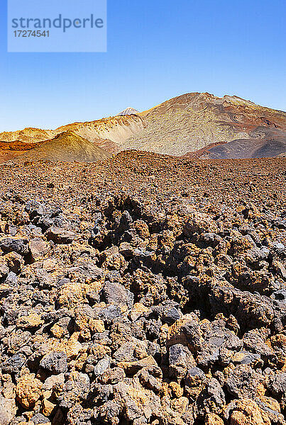 Braune Vulkanlandschaft auf der Insel Teneriffa