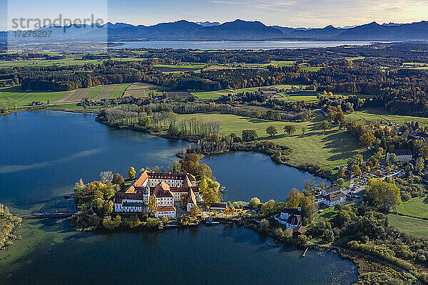 Deutschland  Bayern  Seeon-Seebruck  Luftbild der Seeoner Seen und des Klosters Seeon