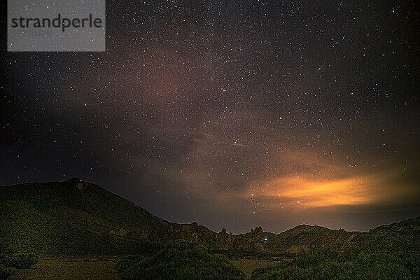 Nachtansicht der Bergkette im Nationalpark El Teide  Teneriffa  Spanien