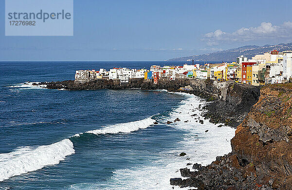 Spanien  Provinz Santa Cruz de Tenerife  Puerto de la Cruz  Häuser in der Küstenstadt