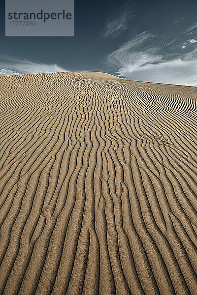 Natürliches Wellenmuster auf dem Sand der Cadiz-Dünen in der Mojave-Wüste  Südkalifornien  USA