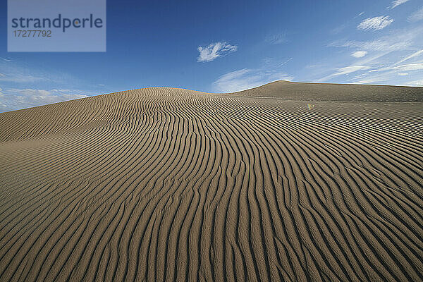 Natürliches Wellenmuster in den Cadiz-Dünen in der Mojave-Wüste  Südkalifornien  USA