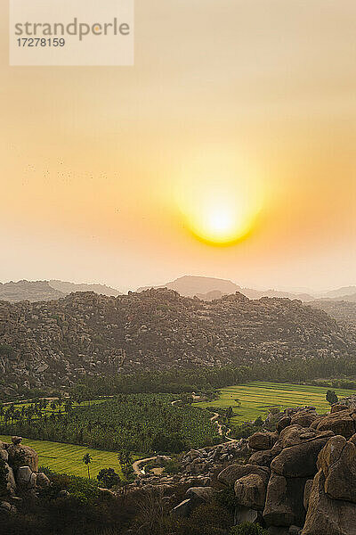 Sonnenaufgang Blick auf die Natur  Karnataka  Hampi  Indien