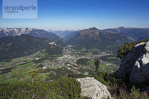 Österreich  Oberösterreich  Bad Ischl  Alpenstadt vom Gipfel der Katrin aus gesehen im Sommer