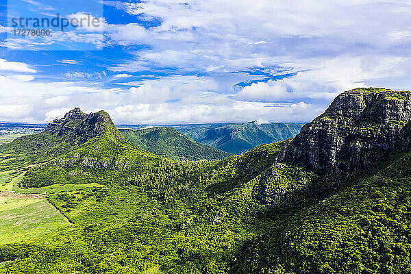 Mauritius  Black River  Blick aus dem Hubschrauber auf den Berg Rempart im Sommer