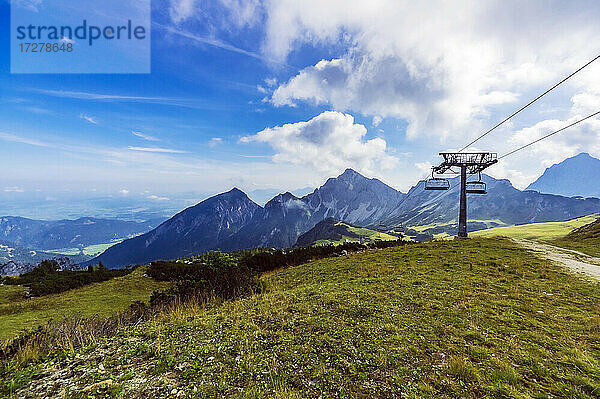 Skilift im Tannheimer Tal an einem sonnigen Tag