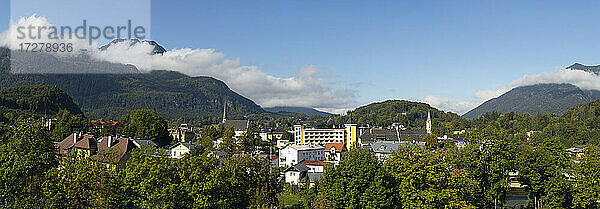 Panoramablick auf die Stadt Bad Ischl  Salzkammergut  Oberösterreich  Österreich