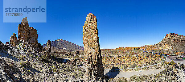 Spanien  Santa Cruz de Tenerife  Roques de Garcia-Formation im Teide-Nationalpark mit dem Berg Teide im Hintergrund