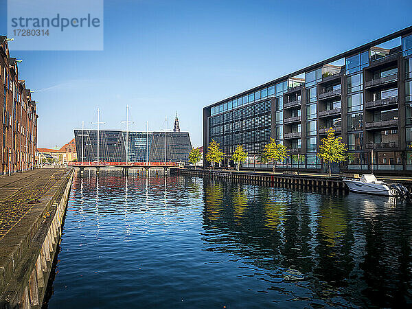 Dänemark  Kopenhagen  Kanal vor dem Dänischen Architekturzentrum