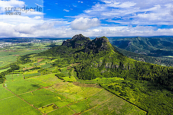 Mauritius  Black River  Blick aus dem Hubschrauber auf den Berg Rempart im Sommer