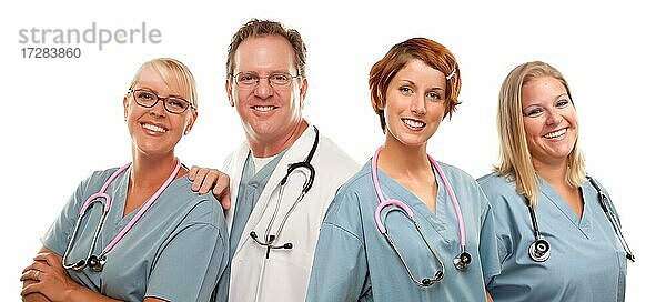 Gruppe von Ärzten oder Krankenschwestern vor einem weißen Hintergrund