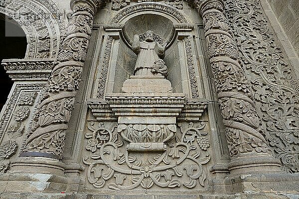 Aufwendige Steinmetzarbeit an der Kathedrale  Catedral Basílica San Carlos Borromeo  Puno  Titicacasee  Peru  Südamerika