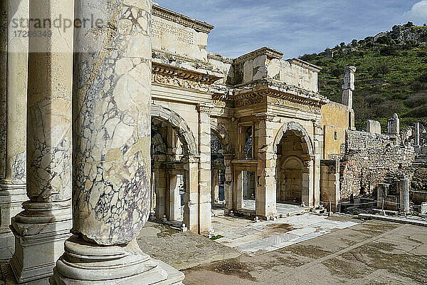 Außenansicht der historischen Gebäude in Ephesus  Türkei