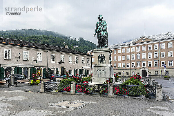Österreich  Land Salzburg  Salzburg  Statue von Wolfgang Amadeus Mozart